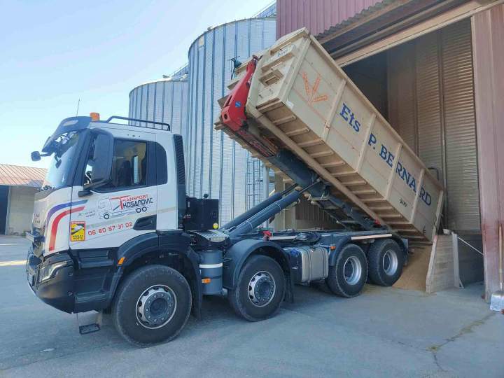 Camion benne à louer Bourgoin-Jallieu