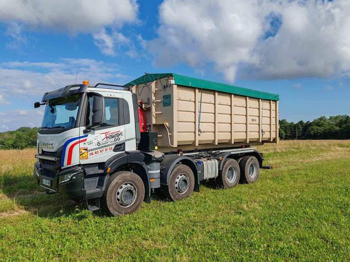Camion de transport à louer Bourgoin-Jallieu