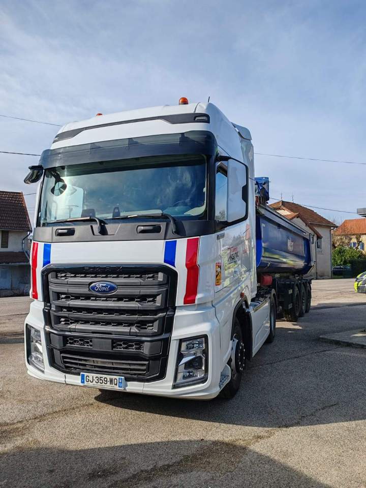 Semi remorque avec chauffeur 44 Tonnes