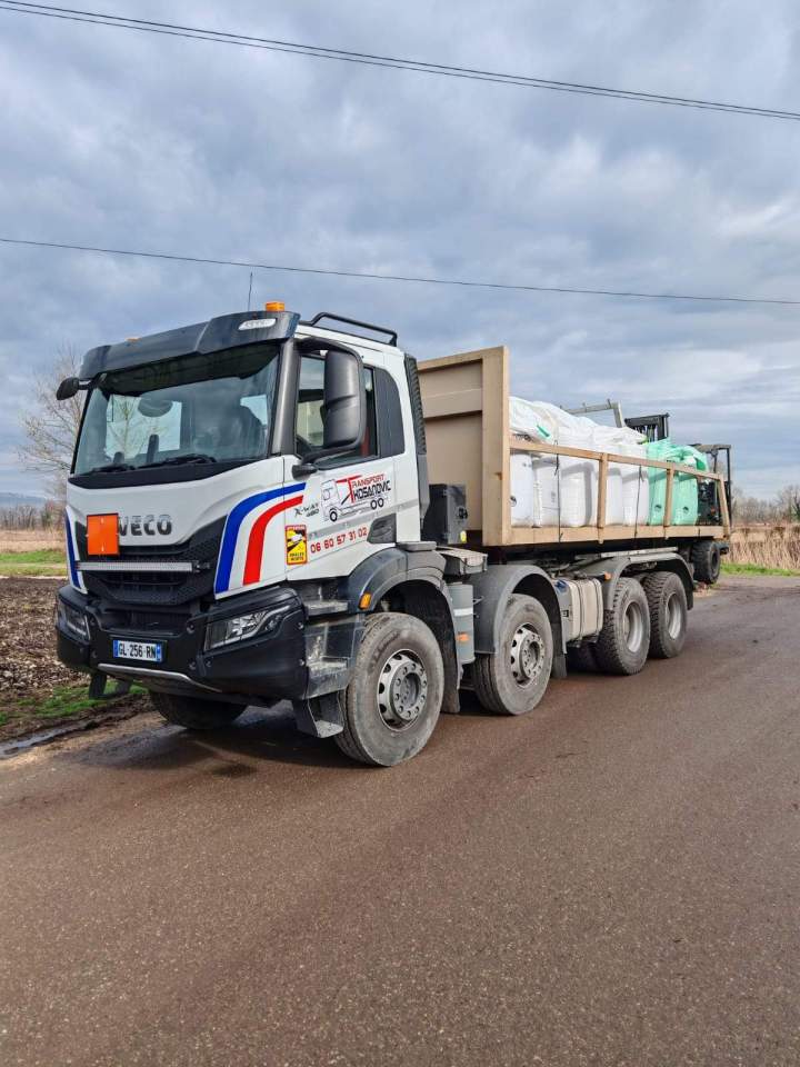 Camions 8x4 pour transport engrais